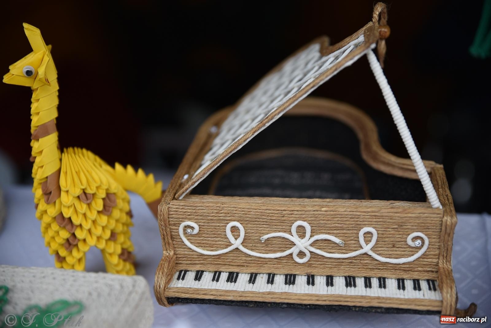 Zdjęcie w galerii na portalu naszraciborz.pl: W Raciborzu zapachniało bigosem. Wielka degustacja na Rynku i mikołajkowy finał jarmarku wiadomości z regionu