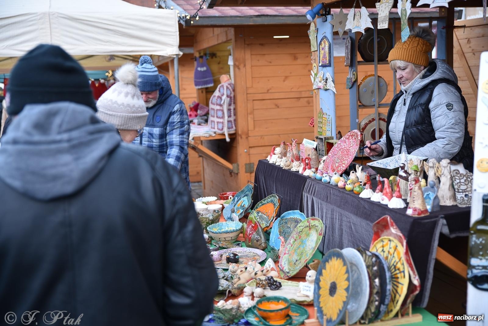 Zdjęcie w galerii na portalu naszraciborz.pl: W Raciborzu zapachniało bigosem. Wielka degustacja na Rynku i mikołajkowy finał jarmarku wiadomości z regionu