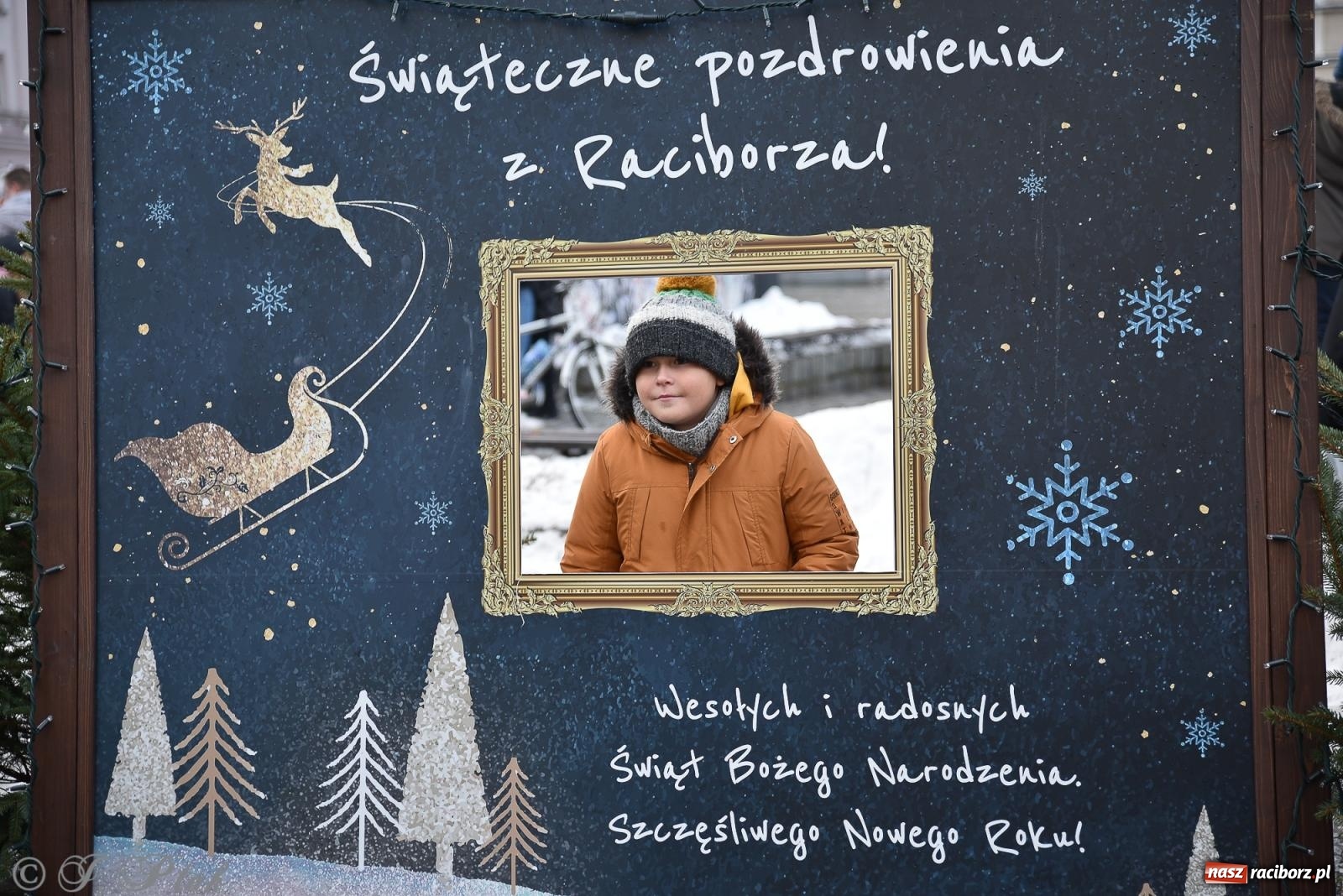 Zdjęcie w galerii na portalu naszraciborz.pl: W Raciborzu zapachniało bigosem. Wielka degustacja na Rynku i mikołajkowy finał jarmarku wiadomości z regionu