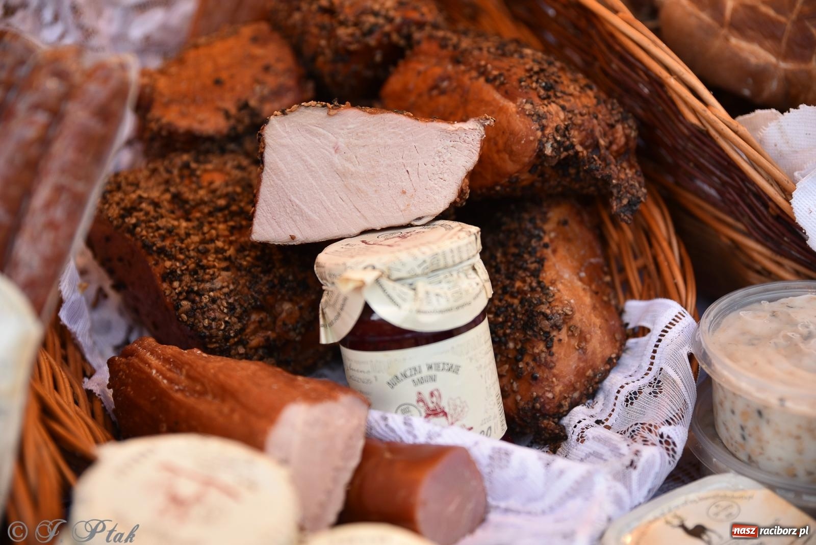 Zdjęcie w galerii na portalu naszraciborz.pl: W Raciborzu zapachniało bigosem. Wielka degustacja na Rynku i mikołajkowy finał jarmarku wiadomości z regionu