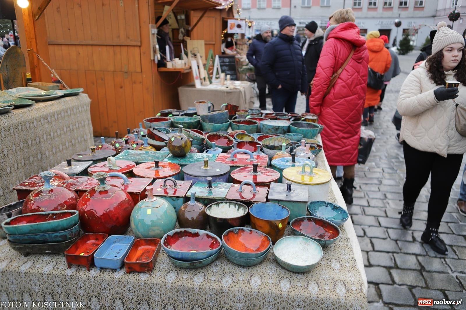 Zdjęcie w galerii na portalu naszraciborz.pl: W Raciborzu zapachniało bigosem. Wielka degustacja na Rynku i mikołajkowy finał jarmarku wiadomości z regionu