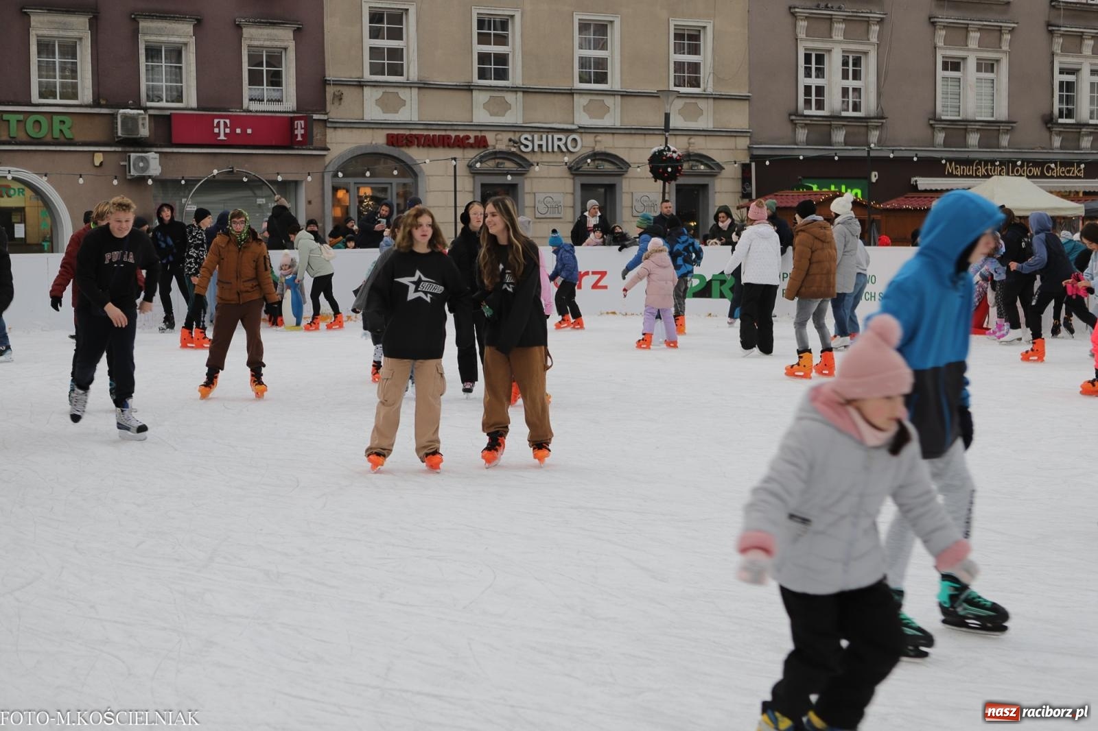 Zdjęcie w galerii na portalu naszraciborz.pl: W Raciborzu zapachniało bigosem. Wielka degustacja na Rynku i mikołajkowy finał jarmarku wiadomości z regionu