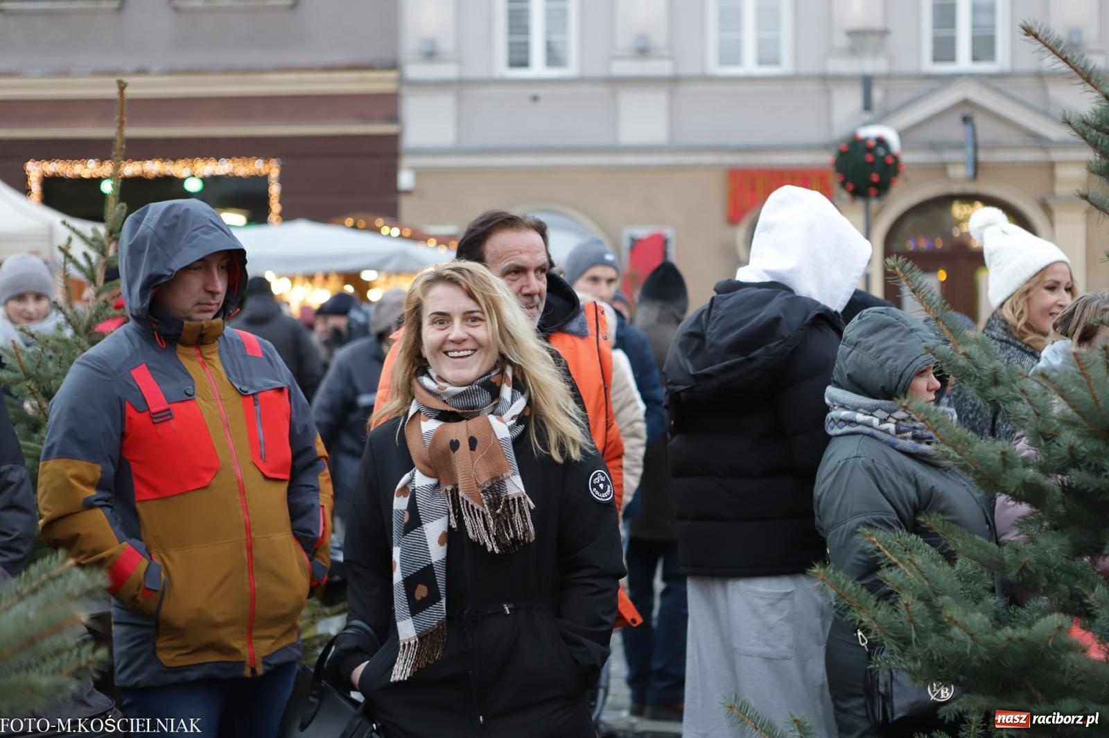 Zdjęcie w galerii na portalu naszraciborz.pl: W Raciborzu zapachniało bigosem. Wielka degustacja na Rynku i mikołajkowy finał jarmarku wiadomości z regionu