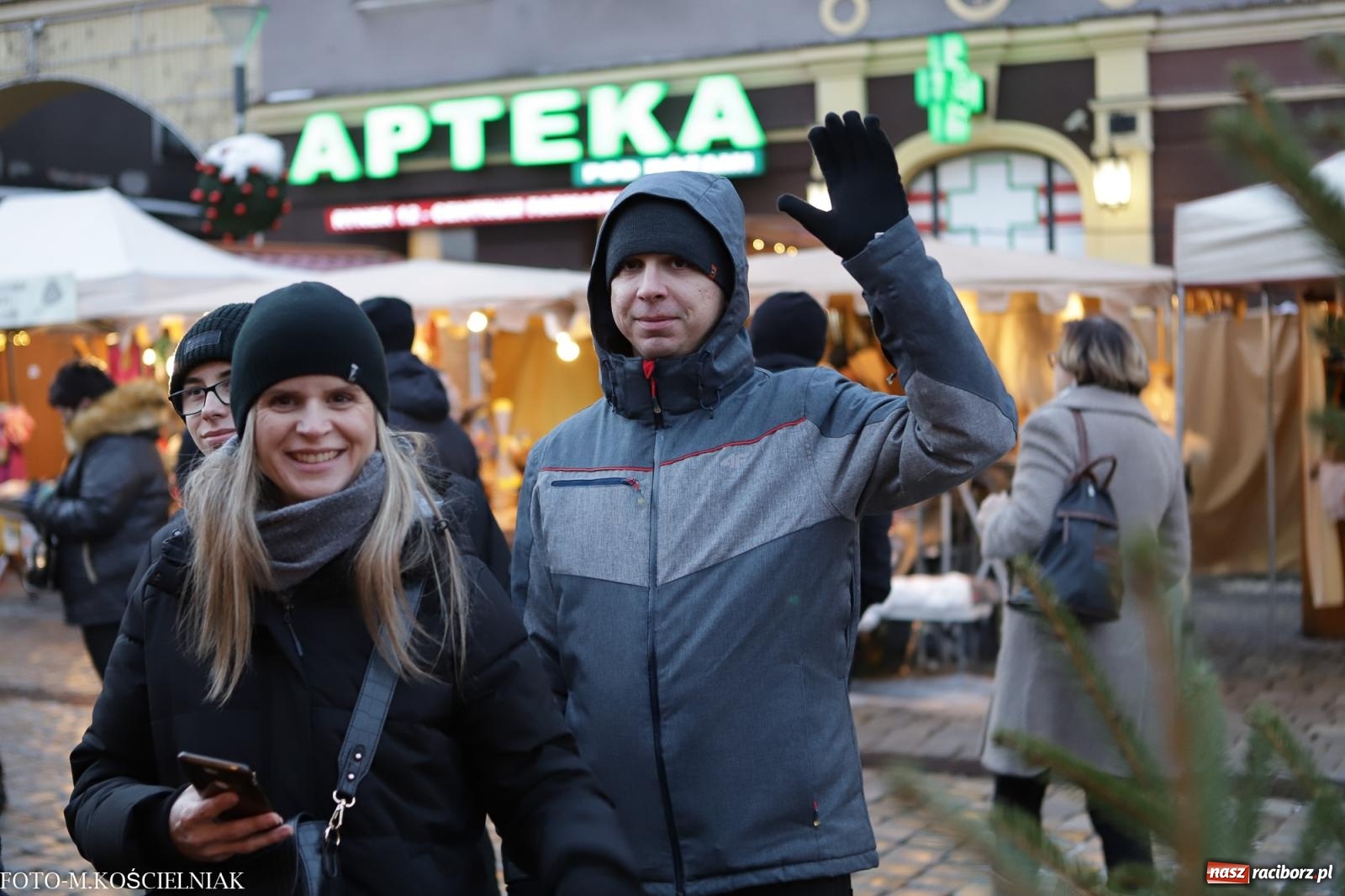 Zdjęcie w galerii na portalu naszraciborz.pl: W Raciborzu zapachniało bigosem. Wielka degustacja na Rynku i mikołajkowy finał jarmarku wiadomości z regionu