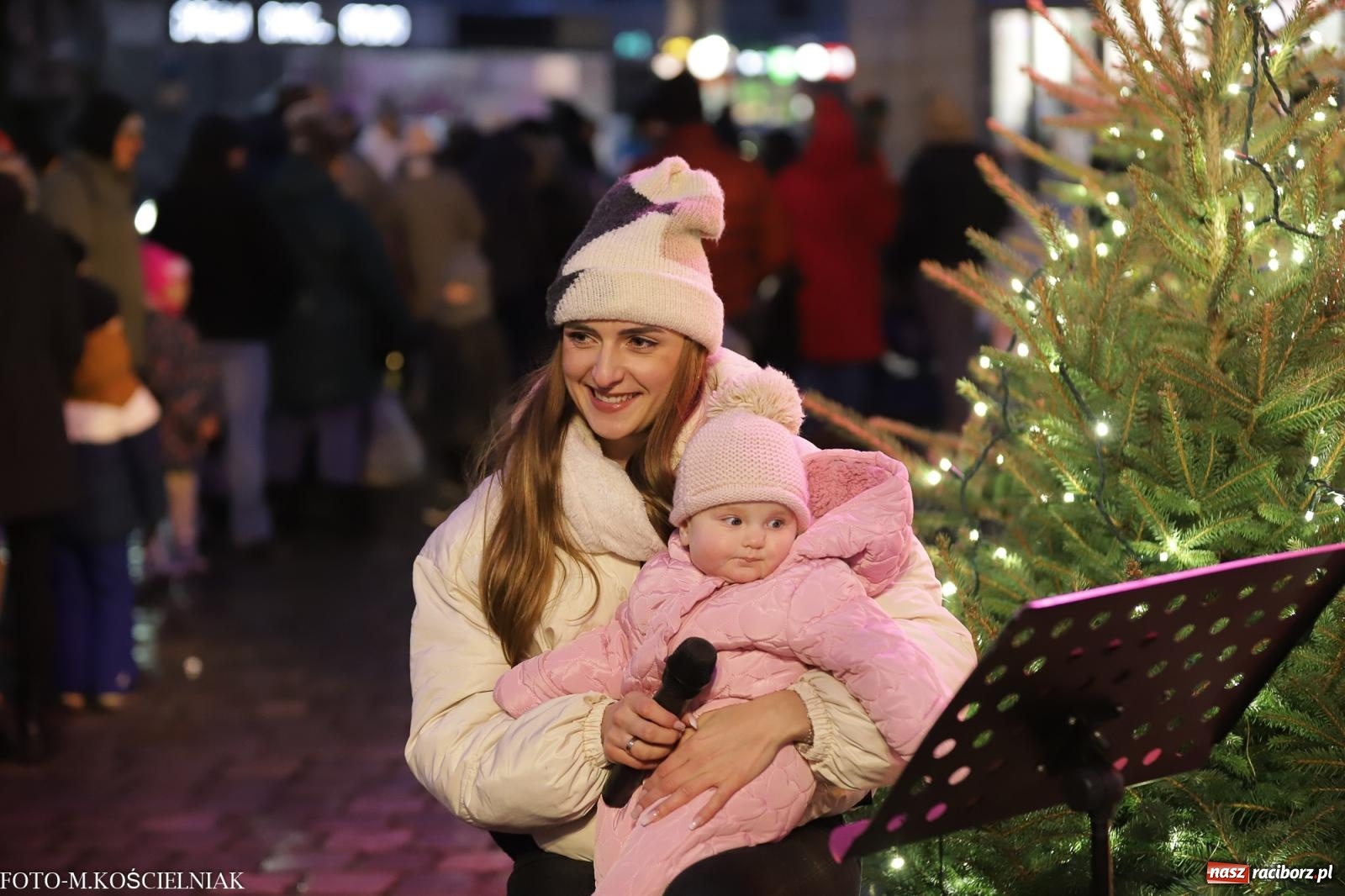 Zdjęcie w galerii na portalu naszraciborz.pl: W Raciborzu zapachniało bigosem. Wielka degustacja na Rynku i mikołajkowy finał jarmarku wiadomości z regionu