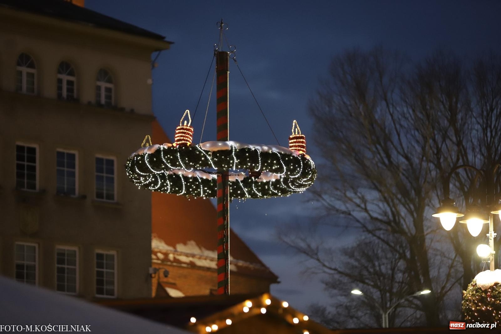 Zdjęcie w galerii na portalu naszraciborz.pl: W Raciborzu zapachniało bigosem. Wielka degustacja na Rynku i mikołajkowy finał jarmarku wiadomości z regionu