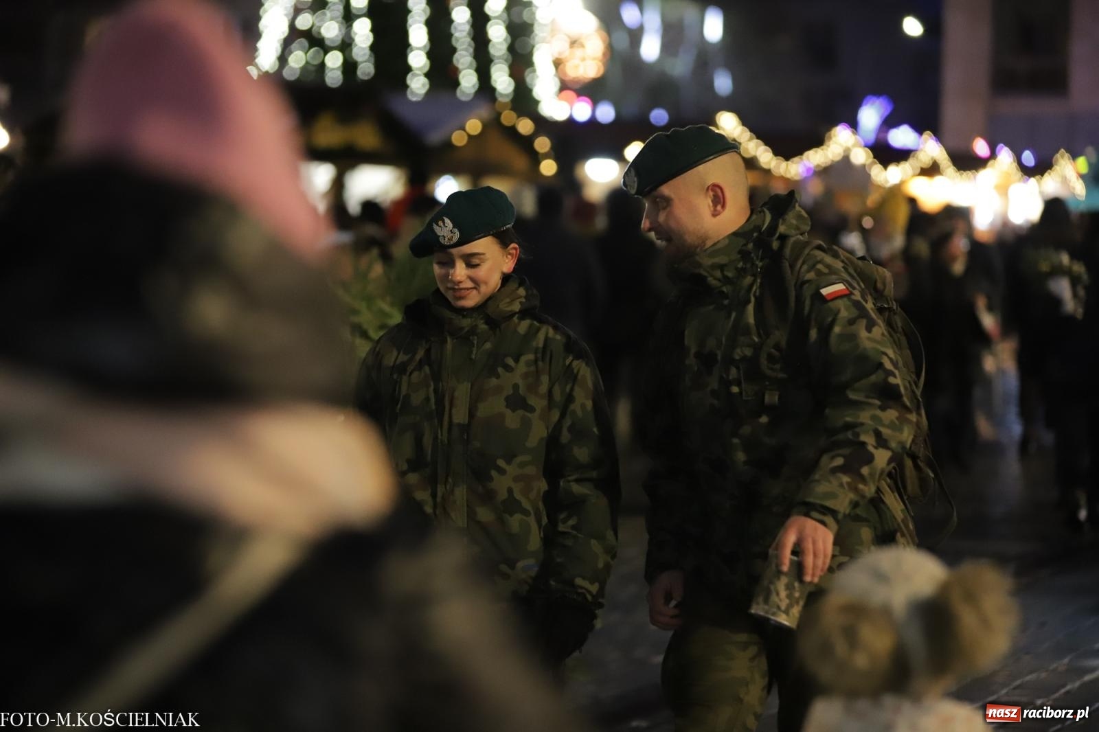 Zdjęcie w galerii na portalu naszraciborz.pl: W Raciborzu zapachniało bigosem. Wielka degustacja na Rynku i mikołajkowy finał jarmarku wiadomości z regionu