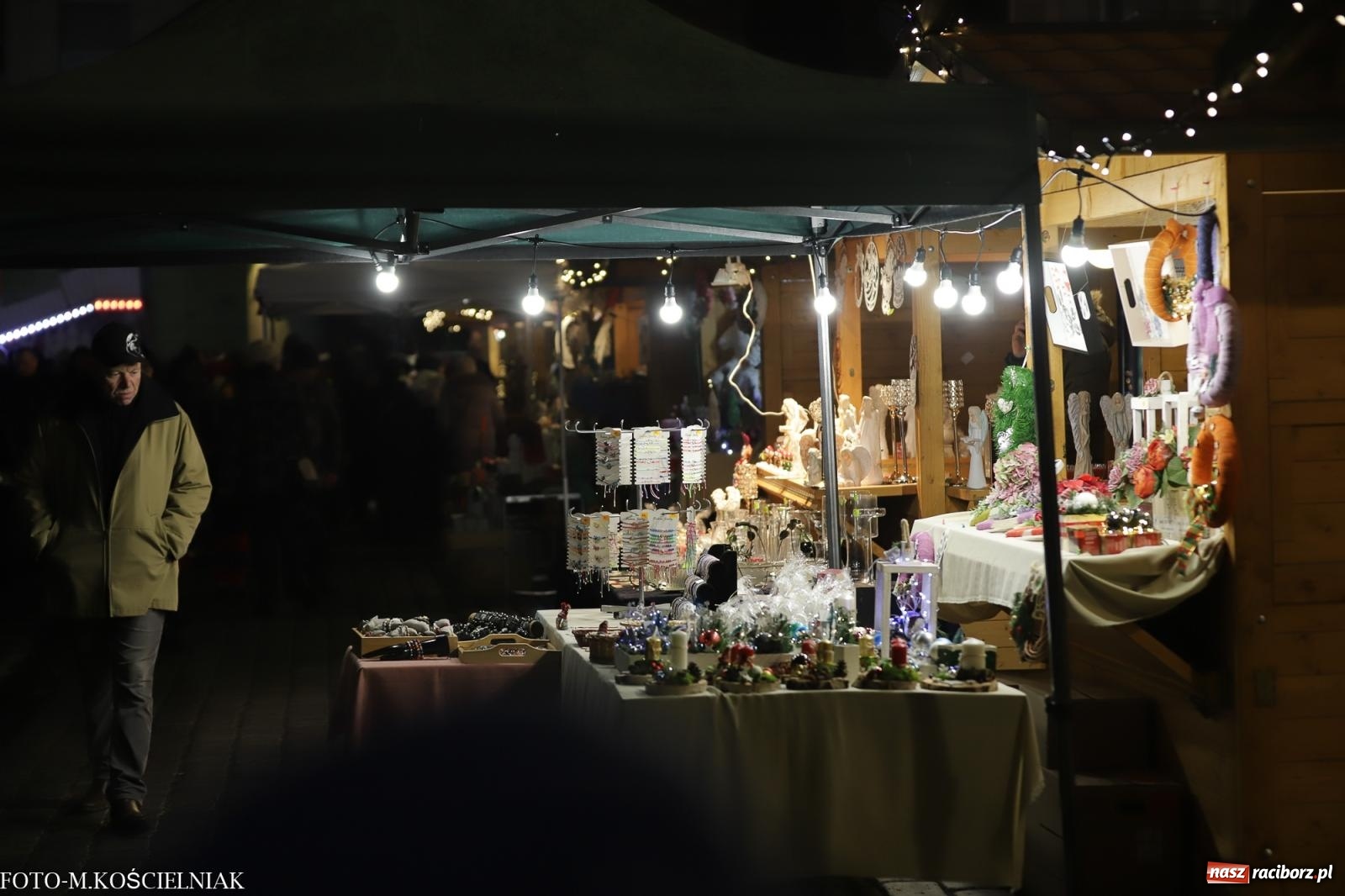 Zdjęcie w galerii na portalu naszraciborz.pl: W Raciborzu zapachniało bigosem. Wielka degustacja na Rynku i mikołajkowy finał jarmarku wiadomości z regionu