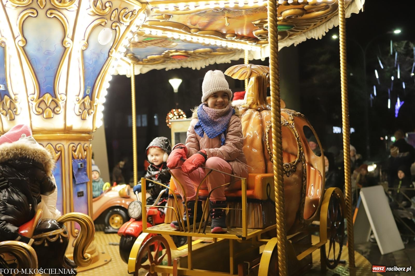 Zdjęcie w galerii na portalu naszraciborz.pl: W Raciborzu zapachniało bigosem. Wielka degustacja na Rynku i mikołajkowy finał jarmarku wiadomości z regionu