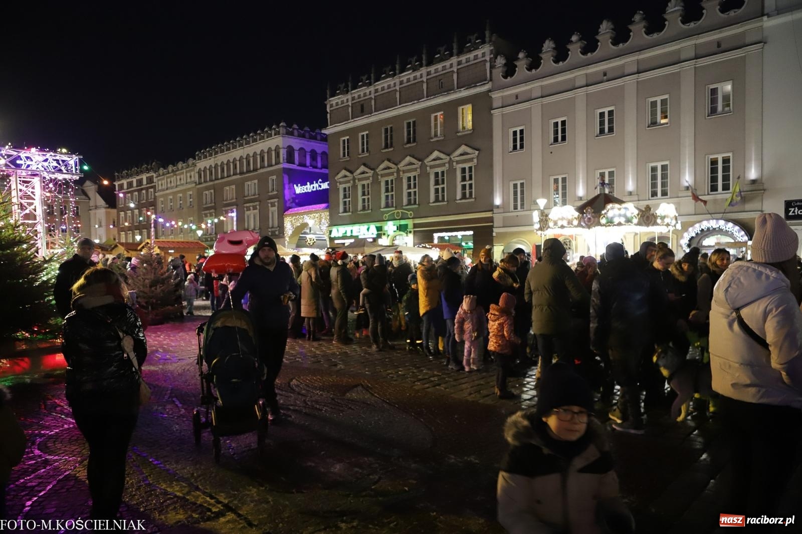 Zdjęcie w galerii na portalu naszraciborz.pl: W Raciborzu zapachniało bigosem. Wielka degustacja na Rynku i mikołajkowy finał jarmarku wiadomości z regionu