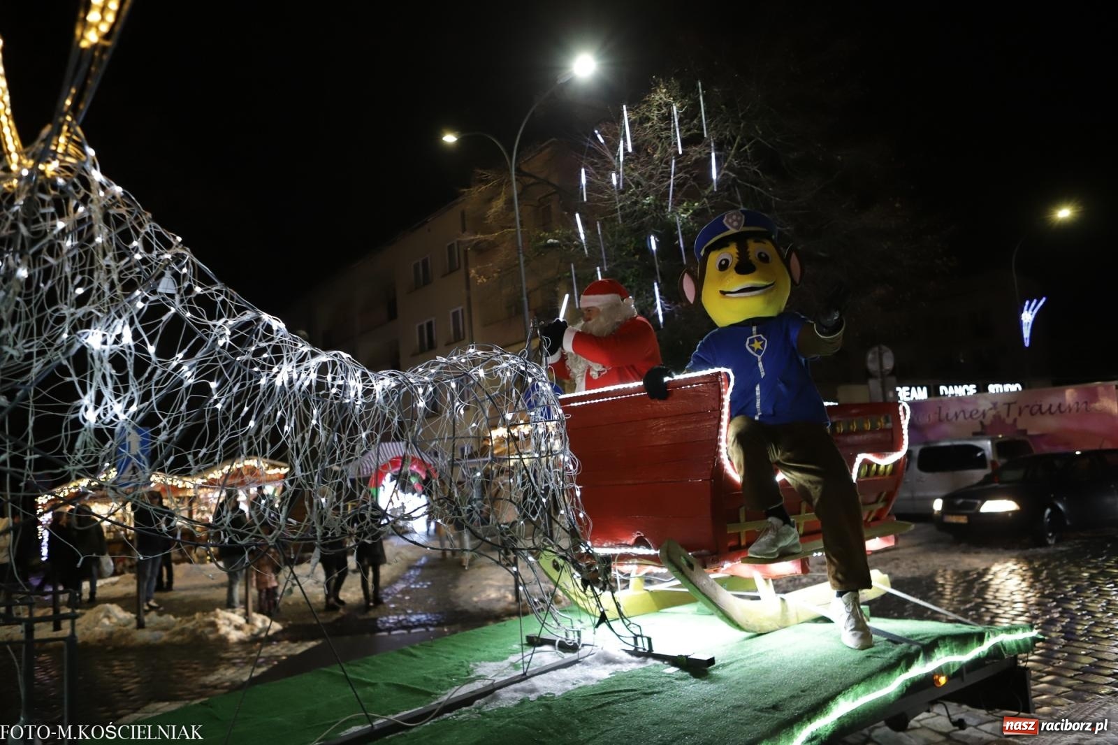 Zdjęcie w galerii na portalu naszraciborz.pl: W Raciborzu zapachniało bigosem. Wielka degustacja na Rynku i mikołajkowy finał jarmarku wiadomości z regionu