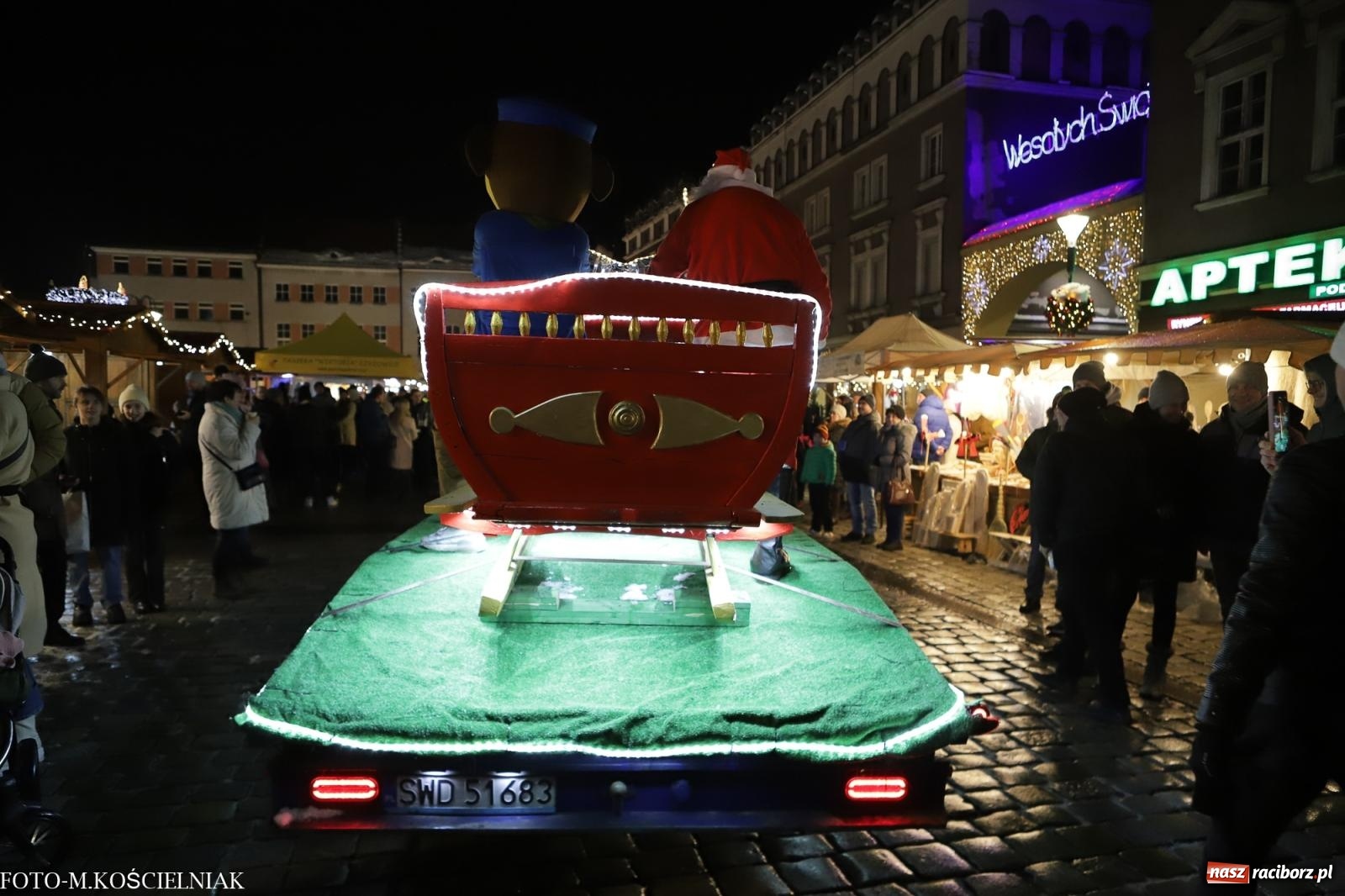 Zdjęcie w galerii na portalu naszraciborz.pl: W Raciborzu zapachniało bigosem. Wielka degustacja na Rynku i mikołajkowy finał jarmarku wiadomości z regionu