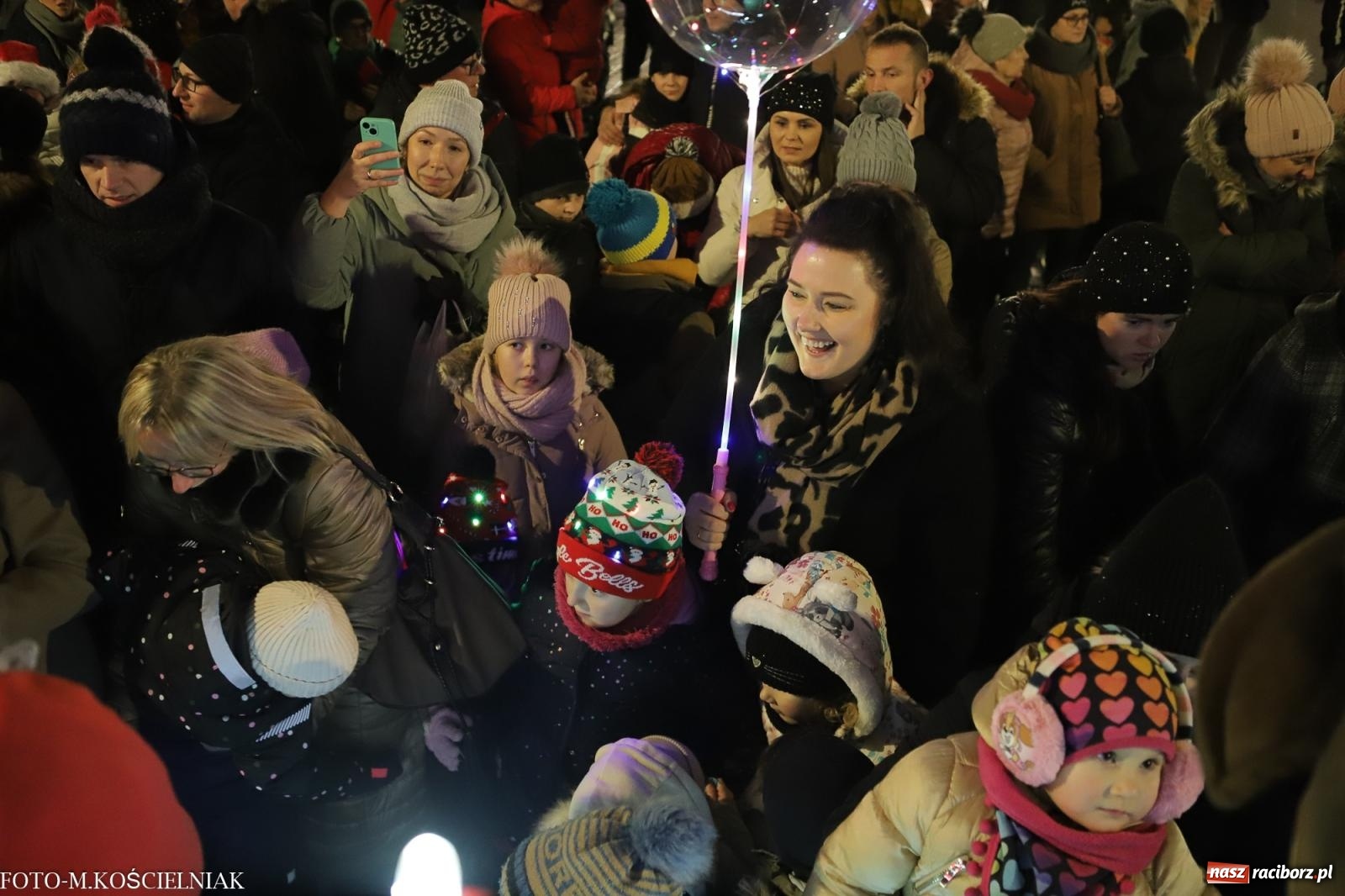 Zdjęcie w galerii na portalu naszraciborz.pl: W Raciborzu zapachniało bigosem. Wielka degustacja na Rynku i mikołajkowy finał jarmarku wiadomości z regionu