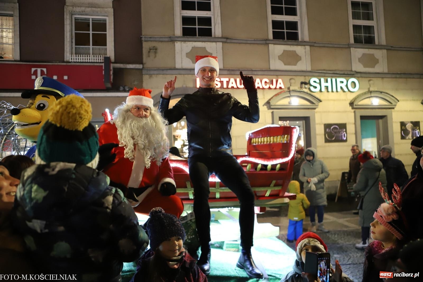 Zdjęcie w galerii na portalu naszraciborz.pl: W Raciborzu zapachniało bigosem. Wielka degustacja na Rynku i mikołajkowy finał jarmarku wiadomości z regionu