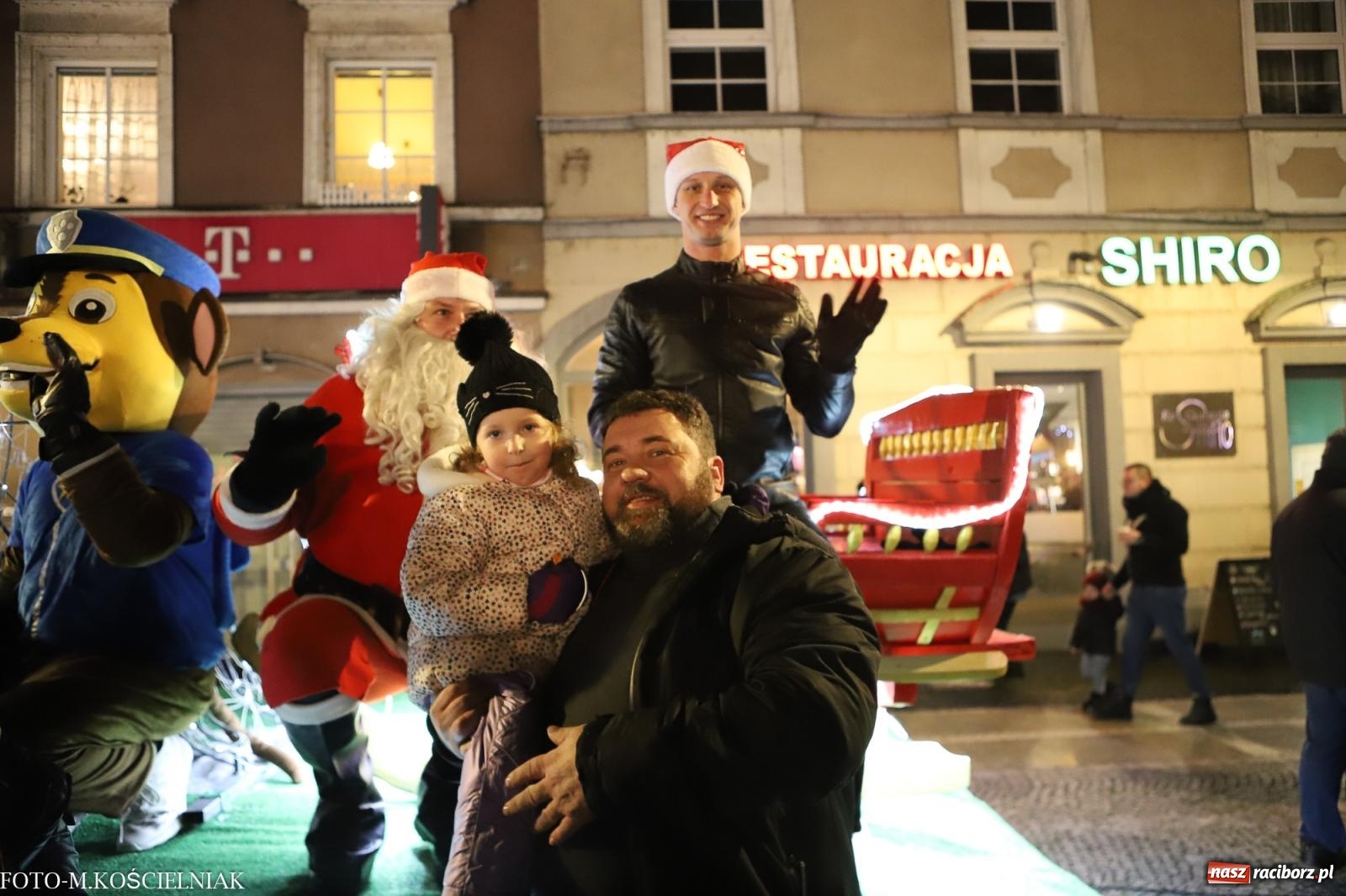 Zdjęcie w galerii na portalu naszraciborz.pl: W Raciborzu zapachniało bigosem. Wielka degustacja na Rynku i mikołajkowy finał jarmarku wiadomości z regionu