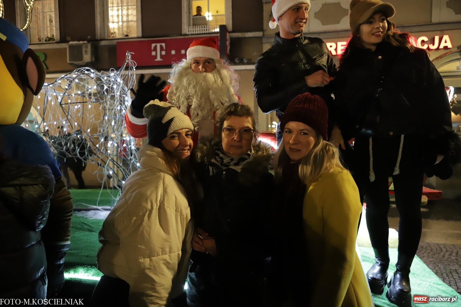 Zdjęcie w galerii na portalu naszraciborz.pl: W Raciborzu zapachniało bigosem. Wielka degustacja na Rynku i mikołajkowy finał jarmarku wiadomości z regionu