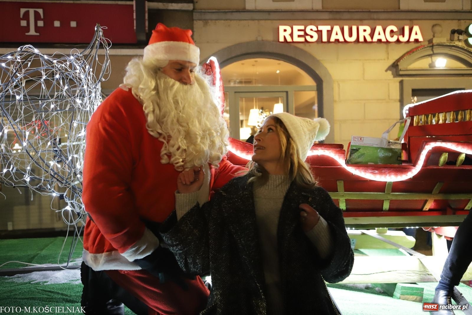Zdjęcie w galerii na portalu naszraciborz.pl: W Raciborzu zapachniało bigosem. Wielka degustacja na Rynku i mikołajkowy finał jarmarku wiadomości z regionu
