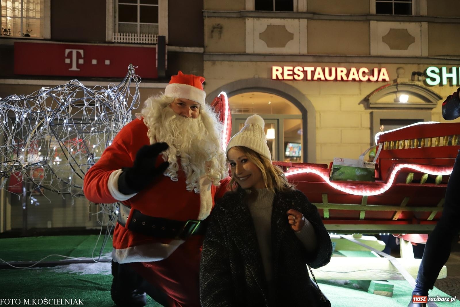 Zdjęcie w galerii na portalu naszraciborz.pl: W Raciborzu zapachniało bigosem. Wielka degustacja na Rynku i mikołajkowy finał jarmarku wiadomości z regionu