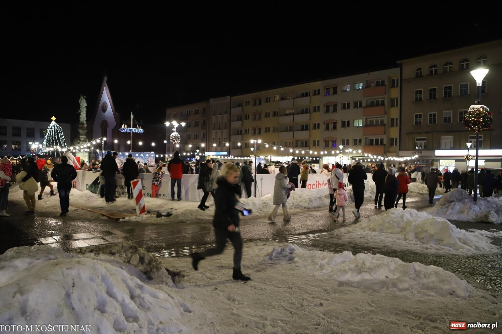 Zdjęcie w galerii na portalu naszraciborz.pl: W Raciborzu zapachniało bigosem. Wielka degustacja na Rynku i mikołajkowy finał jarmarku wiadomości z regionu