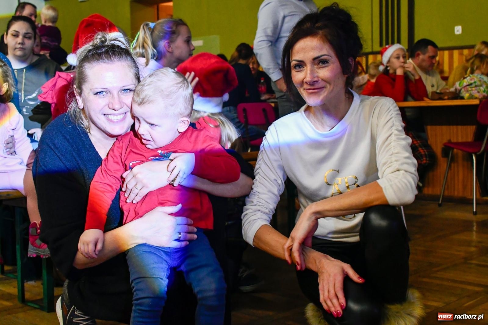 Zdjęcie w galerii na portalu naszraciborz.pl: Jak w wielkiej rodzinie. Borucin zaprosił mieszkańców gminy na spotkanie ze św. Mikołajem [FOTO i WIDEO] wiadomości z regionu