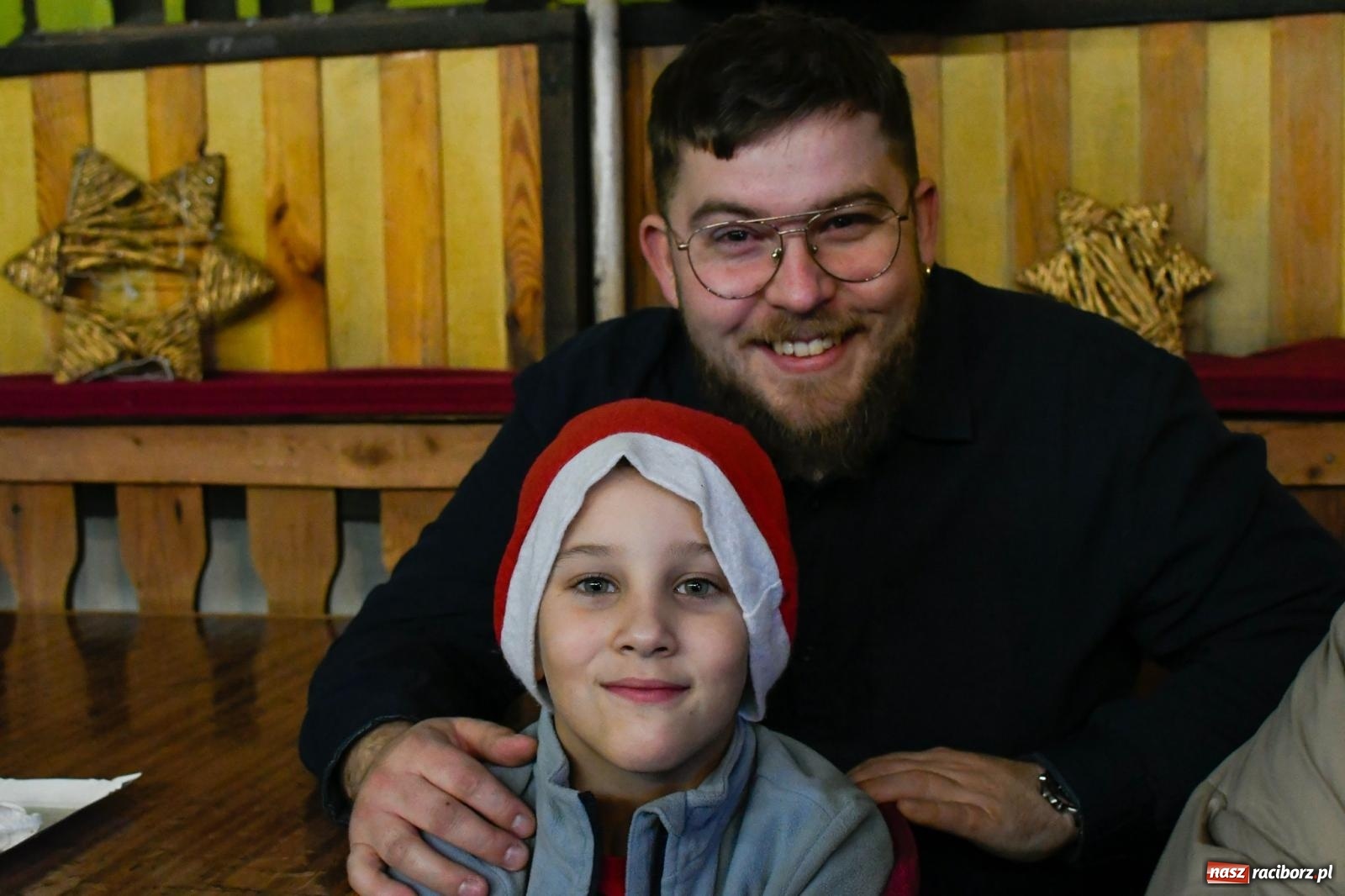 Zdjęcie w galerii na portalu naszraciborz.pl: Jak w wielkiej rodzinie. Borucin zaprosił mieszkańców gminy na spotkanie ze św. Mikołajem [FOTO i WIDEO] wiadomości z regionu