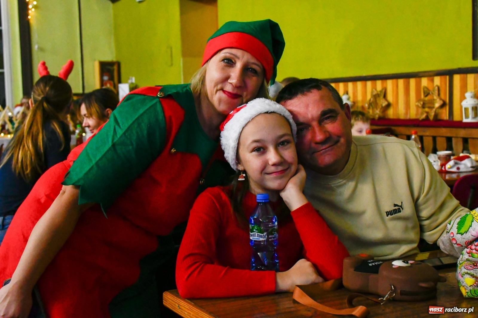 Zdjęcie w galerii na portalu naszraciborz.pl: Jak w wielkiej rodzinie. Borucin zaprosił mieszkańców gminy na spotkanie ze św. Mikołajem [FOTO i WIDEO] wiadomości z regionu