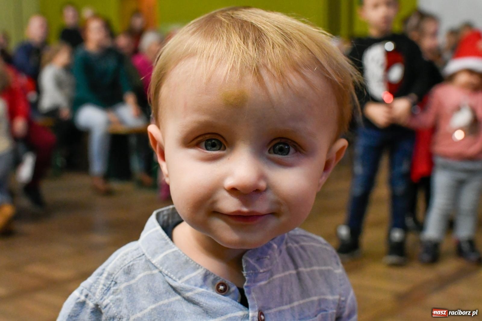 Zdjęcie w galerii na portalu naszraciborz.pl: Jak w wielkiej rodzinie. Borucin zaprosił mieszkańców gminy na spotkanie ze św. Mikołajem [FOTO i WIDEO] wiadomości z regionu