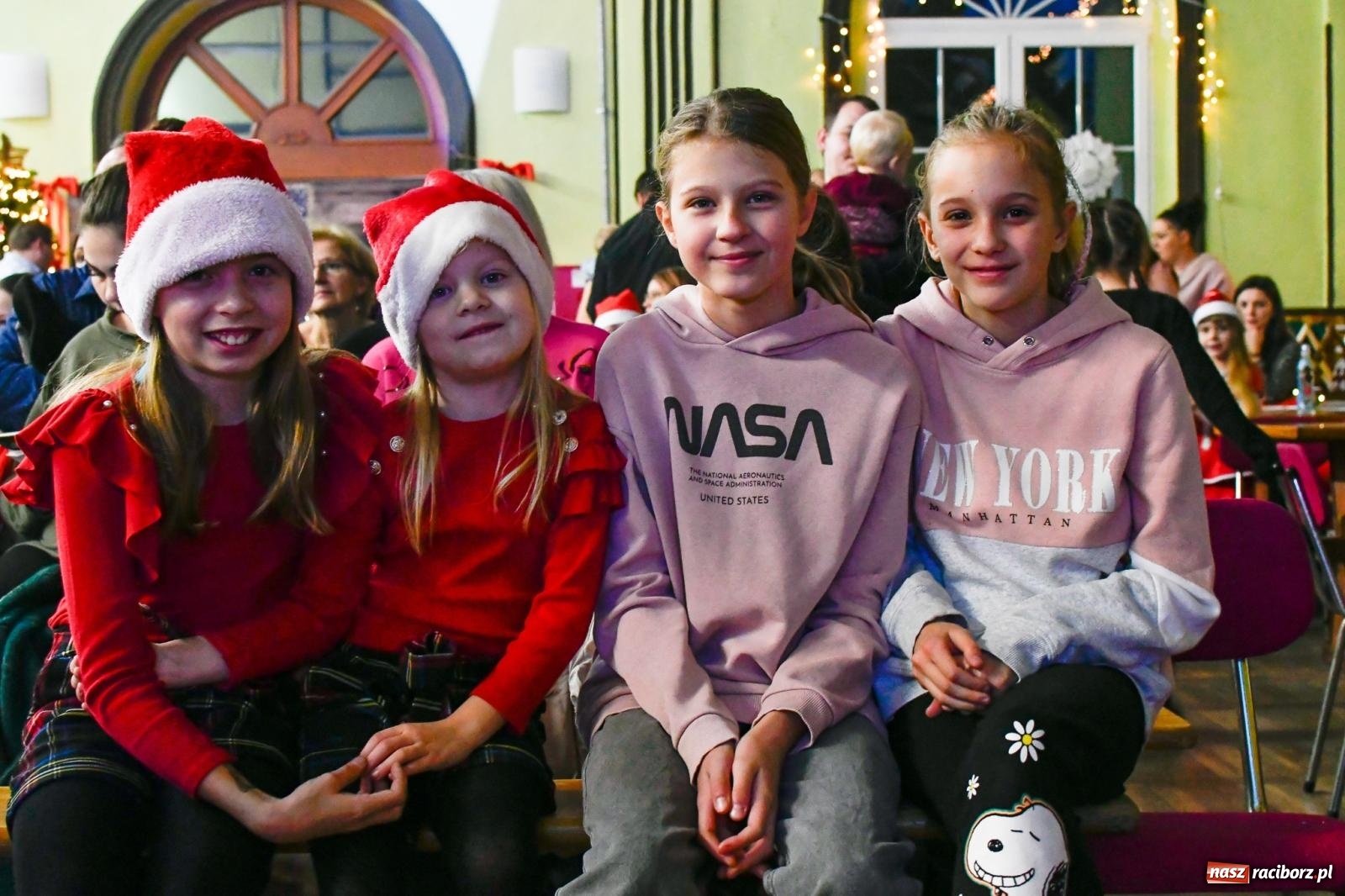 Zdjęcie w galerii na portalu naszraciborz.pl: Jak w wielkiej rodzinie. Borucin zaprosił mieszkańców gminy na spotkanie ze św. Mikołajem [FOTO i WIDEO] wiadomości z regionu