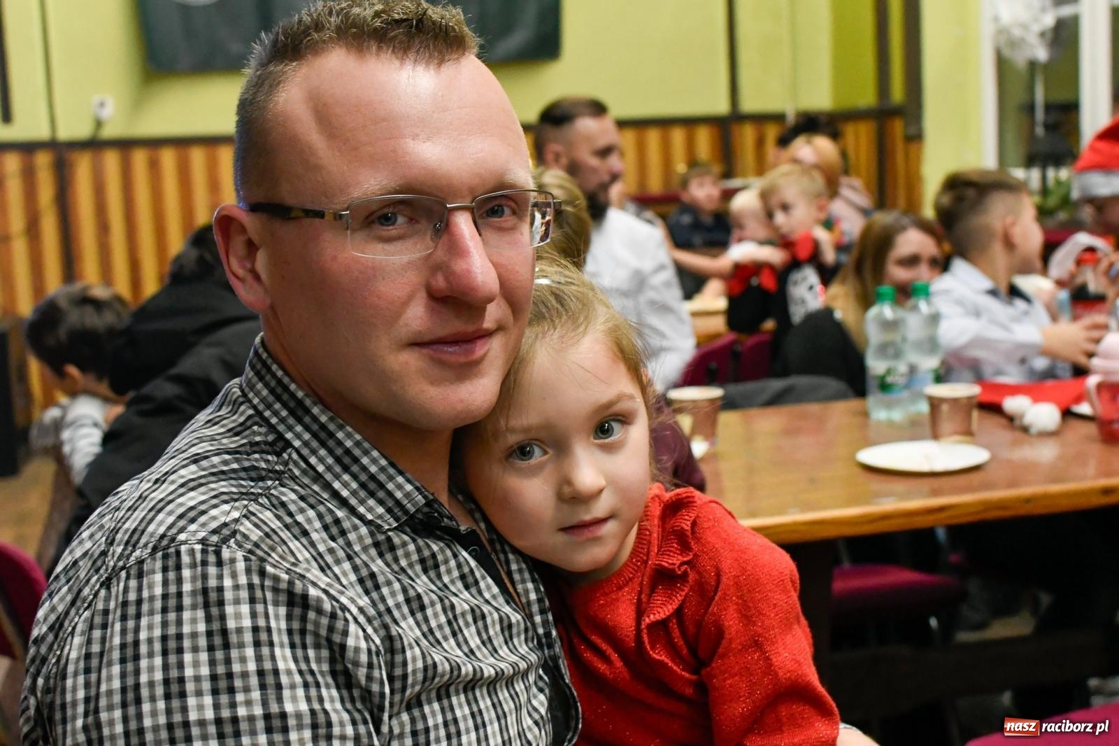 Zdjęcie w galerii na portalu naszraciborz.pl: Jak w wielkiej rodzinie. Borucin zaprosił mieszkańców gminy na spotkanie ze św. Mikołajem [FOTO i WIDEO] wiadomości z regionu