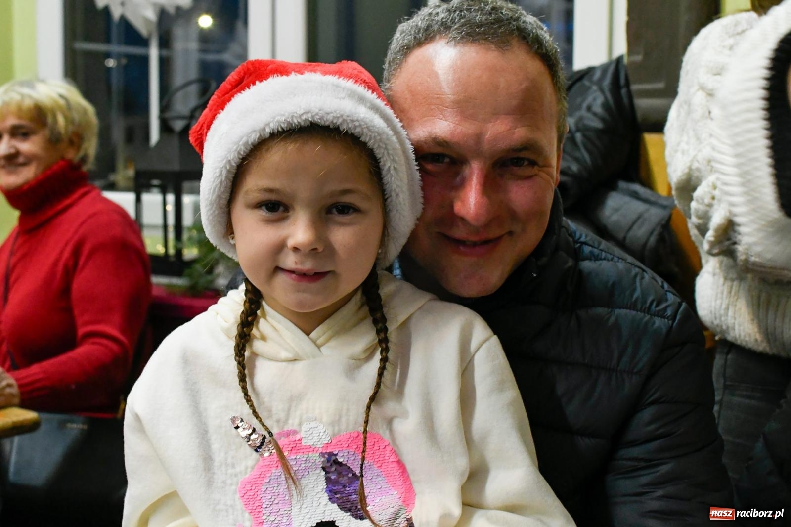 Zdjęcie w galerii na portalu naszraciborz.pl: Jak w wielkiej rodzinie. Borucin zaprosił mieszkańców gminy na spotkanie ze św. Mikołajem [FOTO i WIDEO] wiadomości z regionu