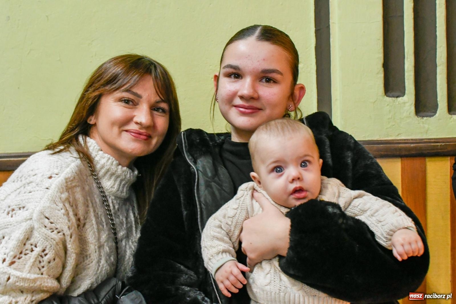 Zdjęcie w galerii na portalu naszraciborz.pl: Jak w wielkiej rodzinie. Borucin zaprosił mieszkańców gminy na spotkanie ze św. Mikołajem [FOTO i WIDEO] wiadomości z regionu