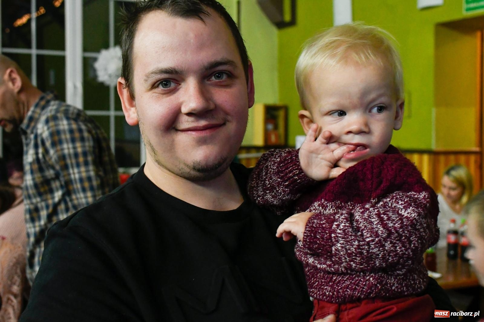 Zdjęcie w galerii na portalu naszraciborz.pl: Jak w wielkiej rodzinie. Borucin zaprosił mieszkańców gminy na spotkanie ze św. Mikołajem [FOTO i WIDEO] wiadomości z regionu