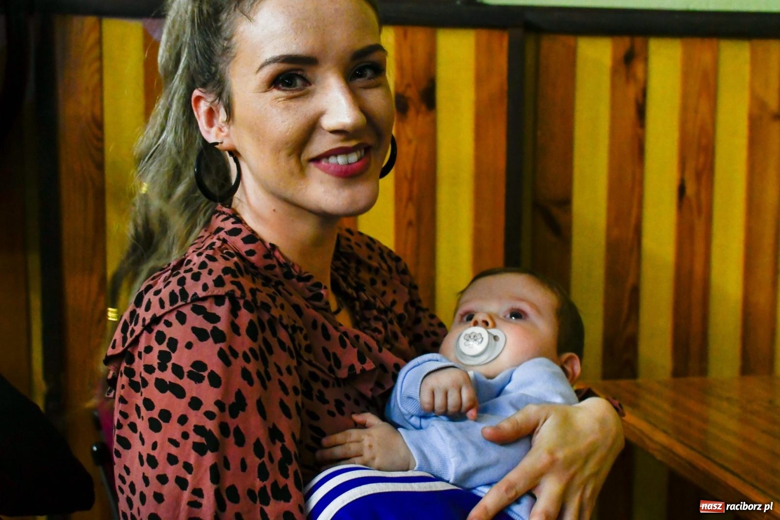 Zdjęcie w galerii na portalu naszraciborz.pl: Jak w wielkiej rodzinie. Borucin zaprosił mieszkańców gminy na spotkanie ze św. Mikołajem [FOTO i WIDEO] wiadomości z regionu