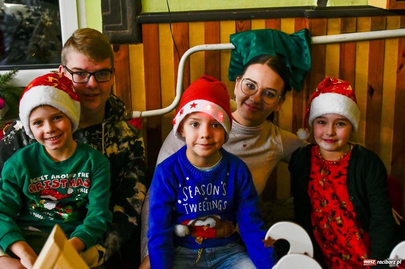 Zdjęcie w galerii na portalu naszraciborz.pl: Jak w wielkiej rodzinie. Borucin zaprosił mieszkańców gminy na spotkanie ze św. Mikołajem [FOTO i WIDEO] wiadomości z regionu