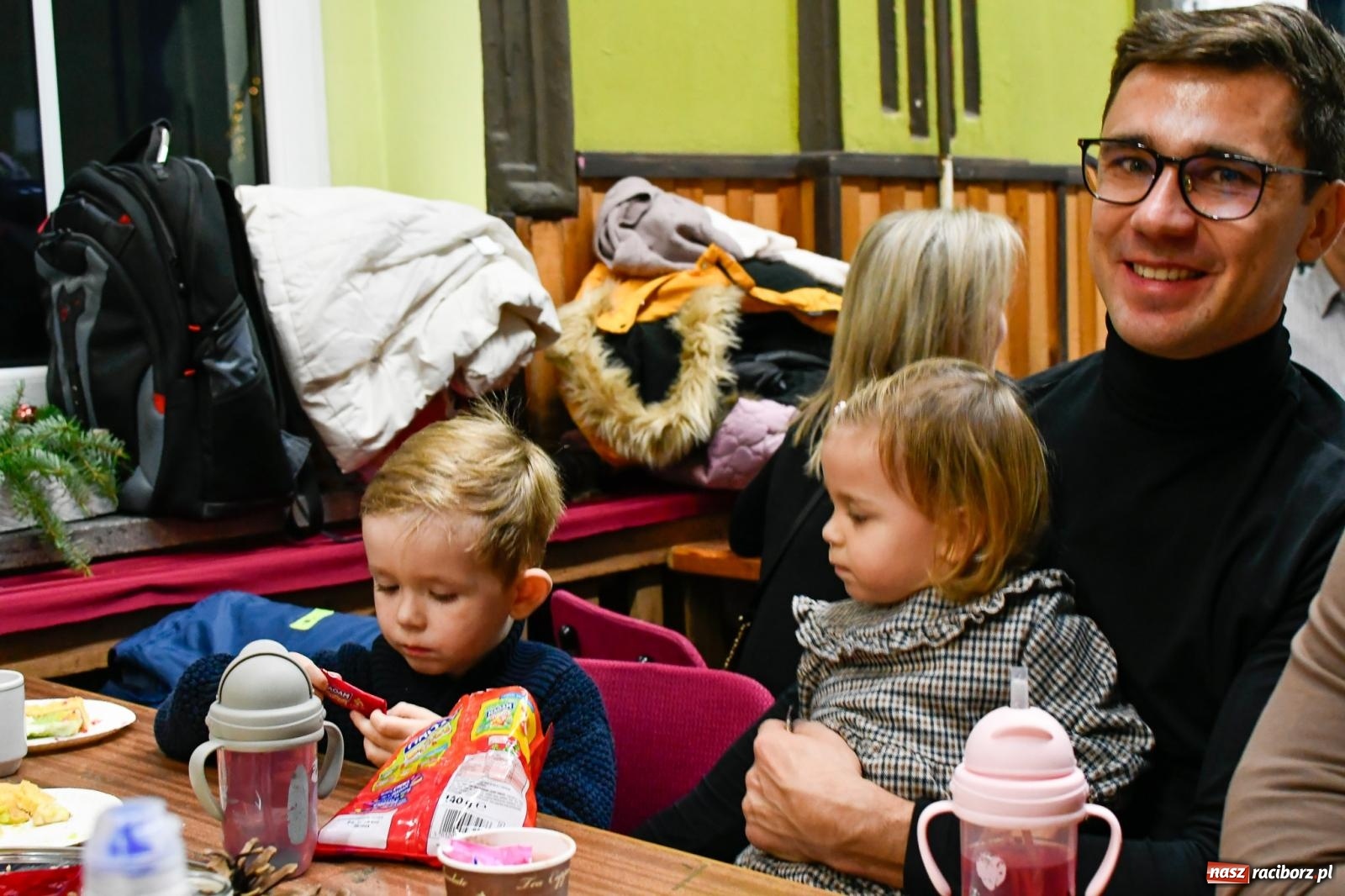 Zdjęcie w galerii na portalu naszraciborz.pl: Jak w wielkiej rodzinie. Borucin zaprosił mieszkańców gminy na spotkanie ze św. Mikołajem [FOTO i WIDEO] wiadomości z regionu
