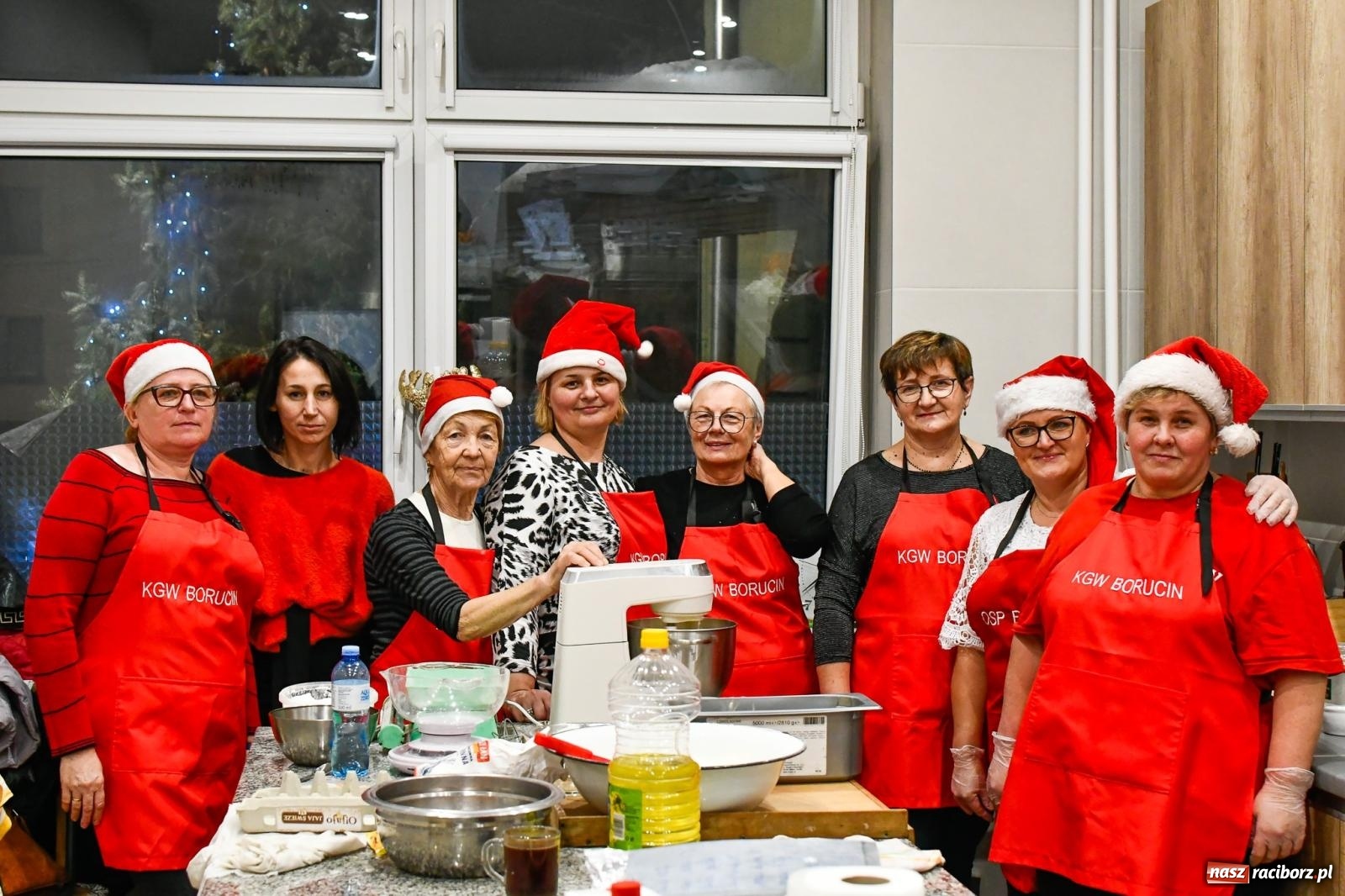 Zdjęcie w galerii na portalu naszraciborz.pl: Jak w wielkiej rodzinie. Borucin zaprosił mieszkańców gminy na spotkanie ze św. Mikołajem [FOTO i WIDEO] wiadomości z regionu