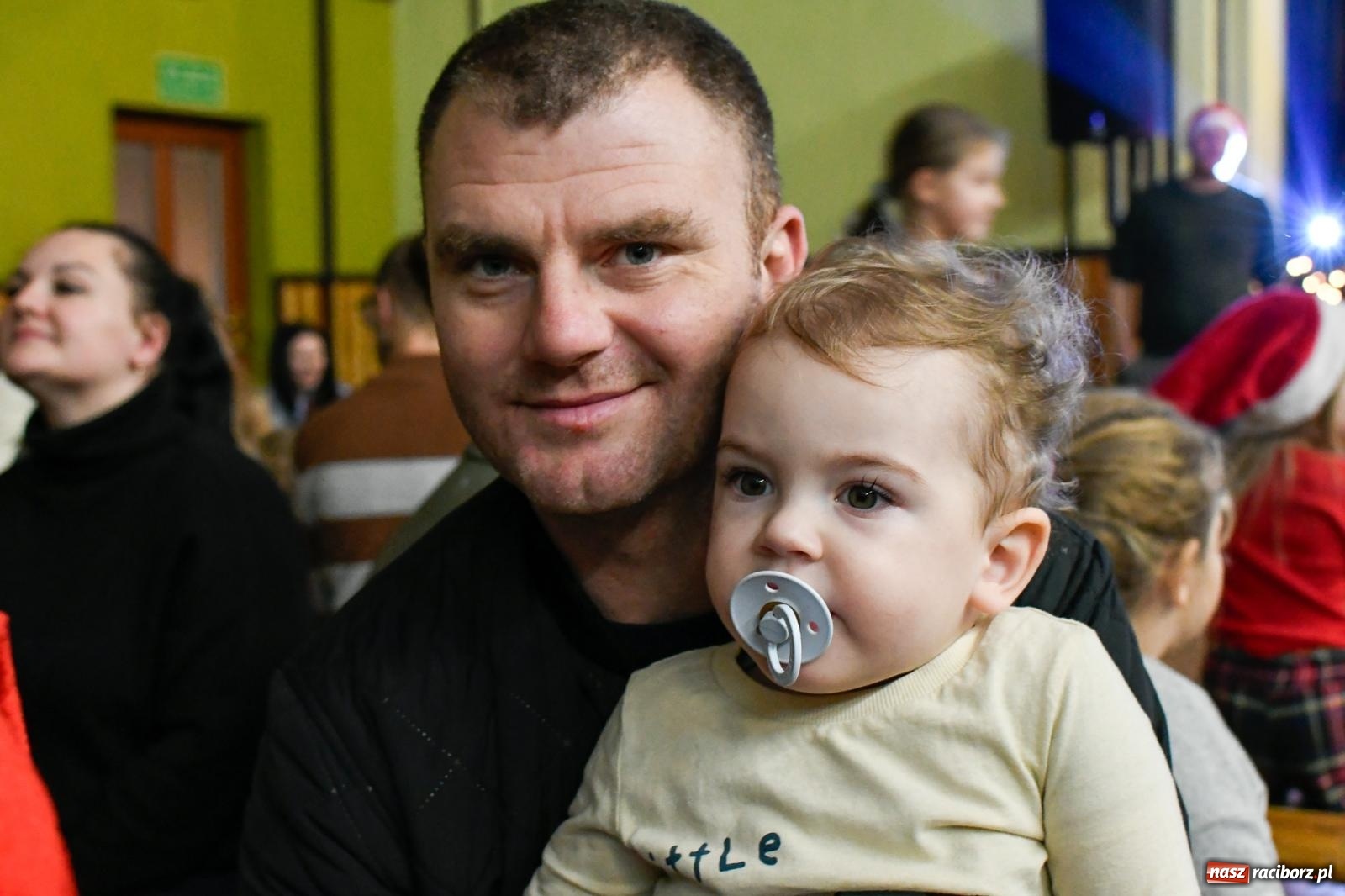 Zdjęcie w galerii na portalu naszraciborz.pl: Jak w wielkiej rodzinie. Borucin zaprosił mieszkańców gminy na spotkanie ze św. Mikołajem [FOTO i WIDEO] wiadomości z regionu