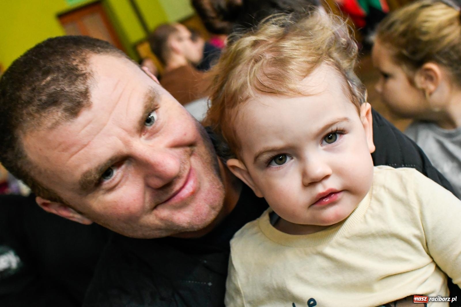 Zdjęcie w galerii na portalu naszraciborz.pl: Jak w wielkiej rodzinie. Borucin zaprosił mieszkańców gminy na spotkanie ze św. Mikołajem [FOTO i WIDEO] wiadomości z regionu