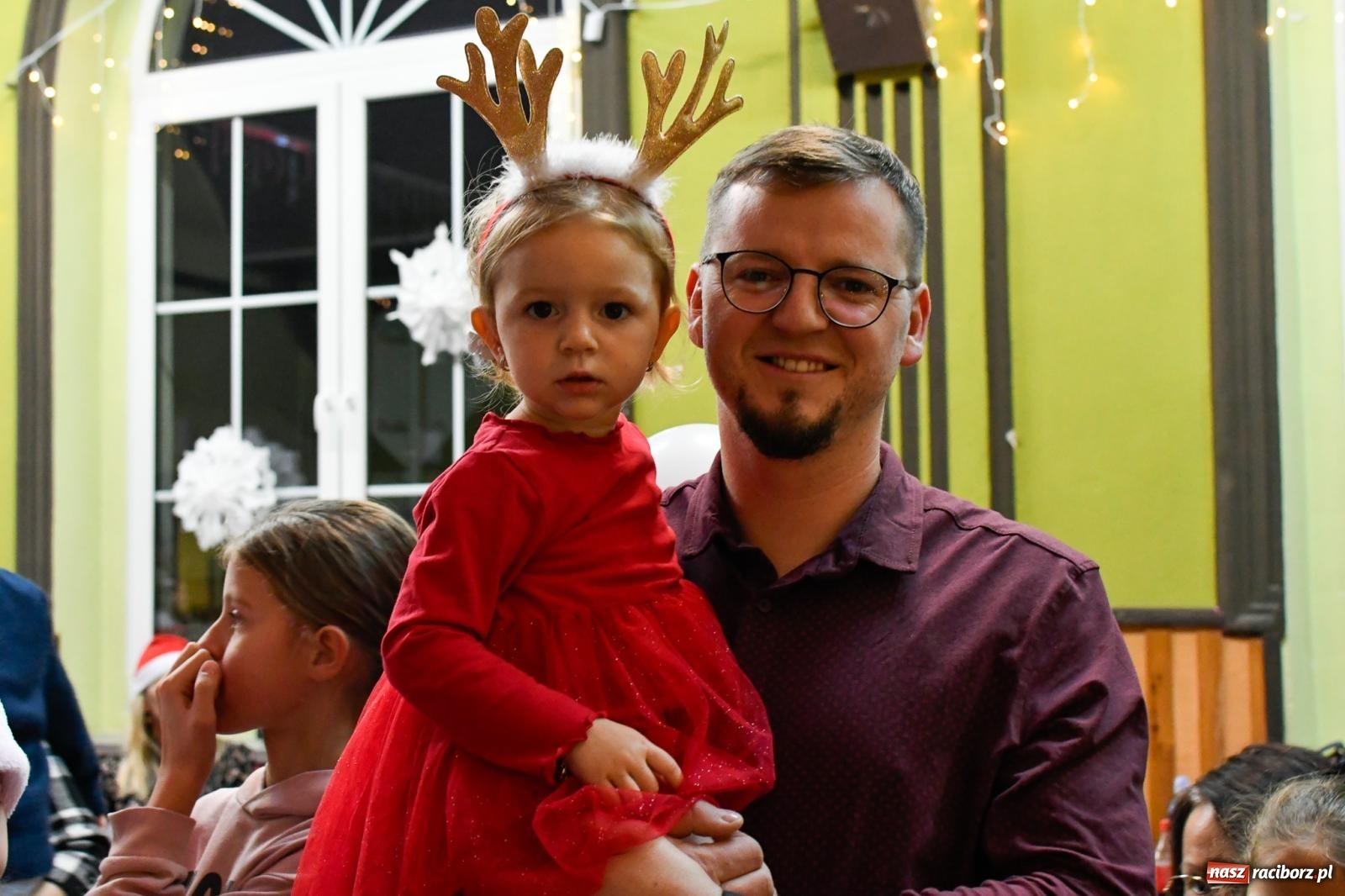 Zdjęcie w galerii na portalu naszraciborz.pl: Jak w wielkiej rodzinie. Borucin zaprosił mieszkańców gminy na spotkanie ze św. Mikołajem [FOTO i WIDEO] wiadomości z regionu