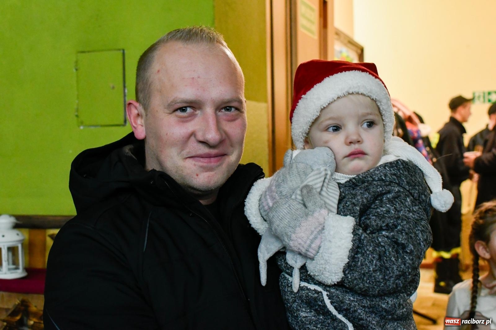 Zdjęcie w galerii na portalu naszraciborz.pl: Jak w wielkiej rodzinie. Borucin zaprosił mieszkańców gminy na spotkanie ze św. Mikołajem [FOTO i WIDEO] wiadomości z regionu