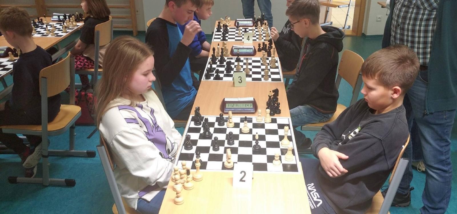 Zdjęcie w galerii na portalu naszraciborz.pl: Ekipa z Tworkowa na turnieju szachowym w Czechach wiadomości z regionu