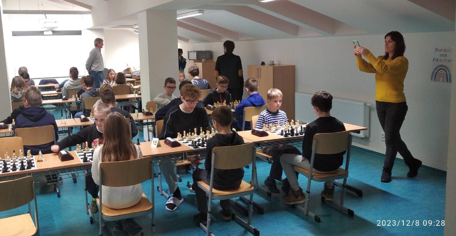 Zdjęcie w galerii na portalu naszraciborz.pl: Ekipa z Tworkowa na turnieju szachowym w Czechach wiadomości z regionu