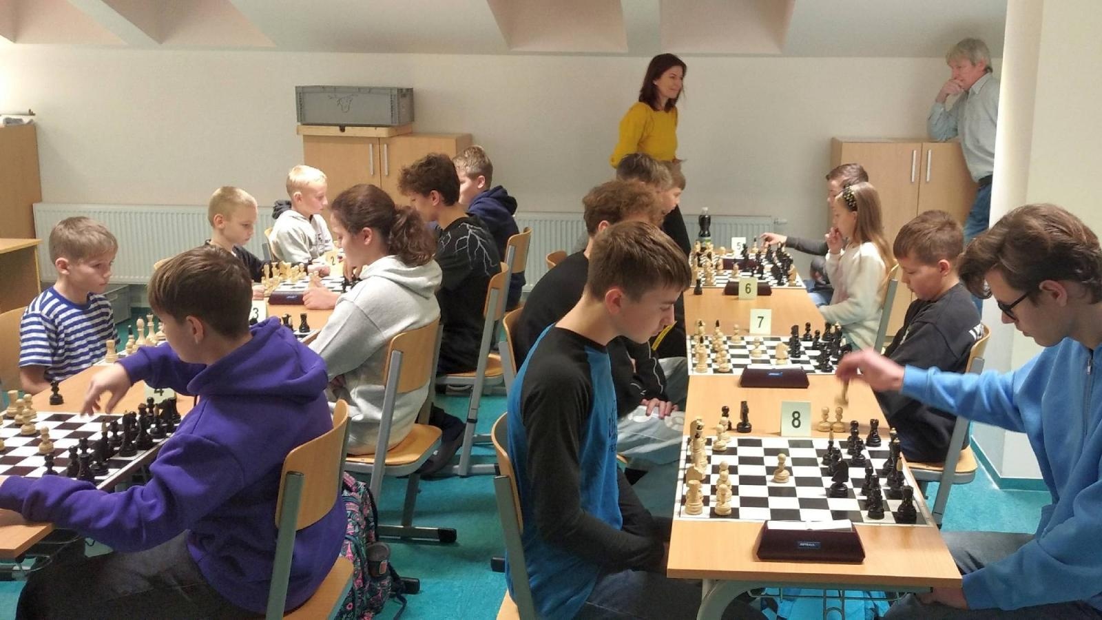 Zdjęcie w galerii na portalu naszraciborz.pl: Ekipa z Tworkowa na turnieju szachowym w Czechach wiadomości z regionu