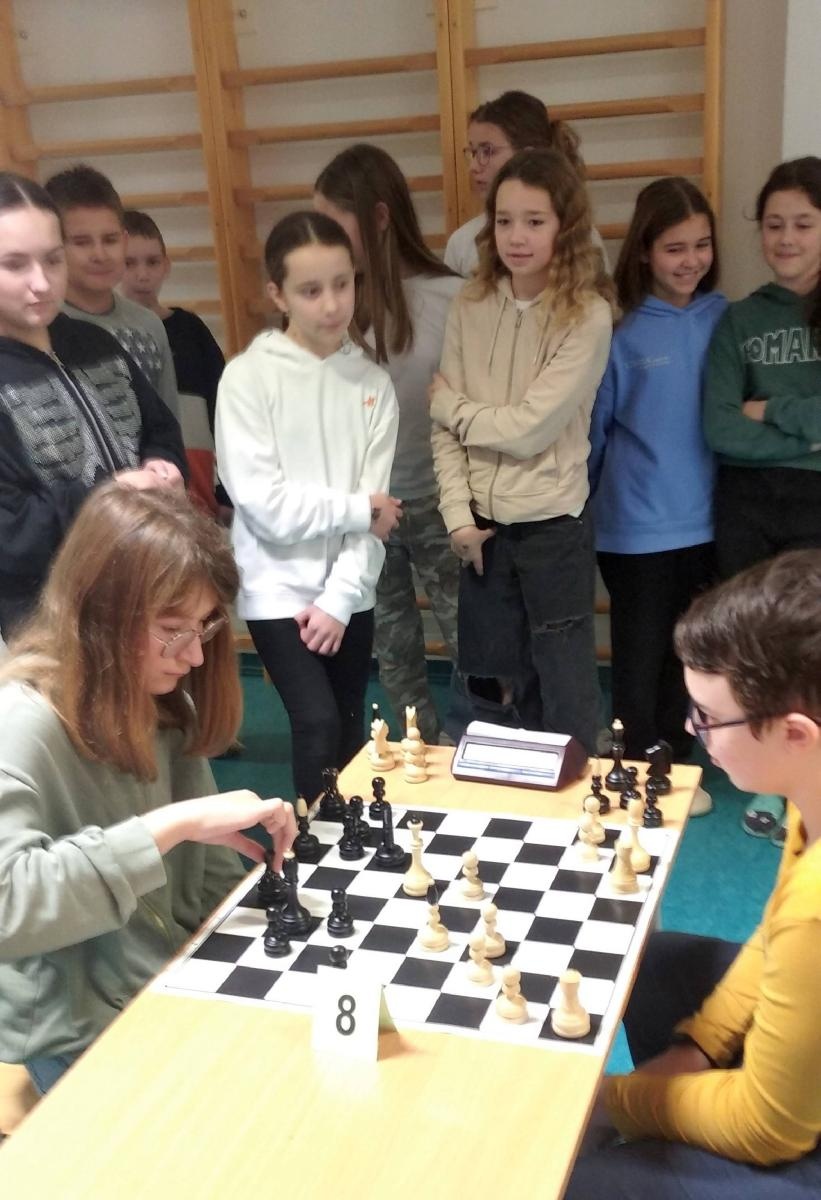 Zdjęcie w galerii na portalu naszraciborz.pl: Ekipa z Tworkowa na turnieju szachowym w Czechach wiadomości z regionu