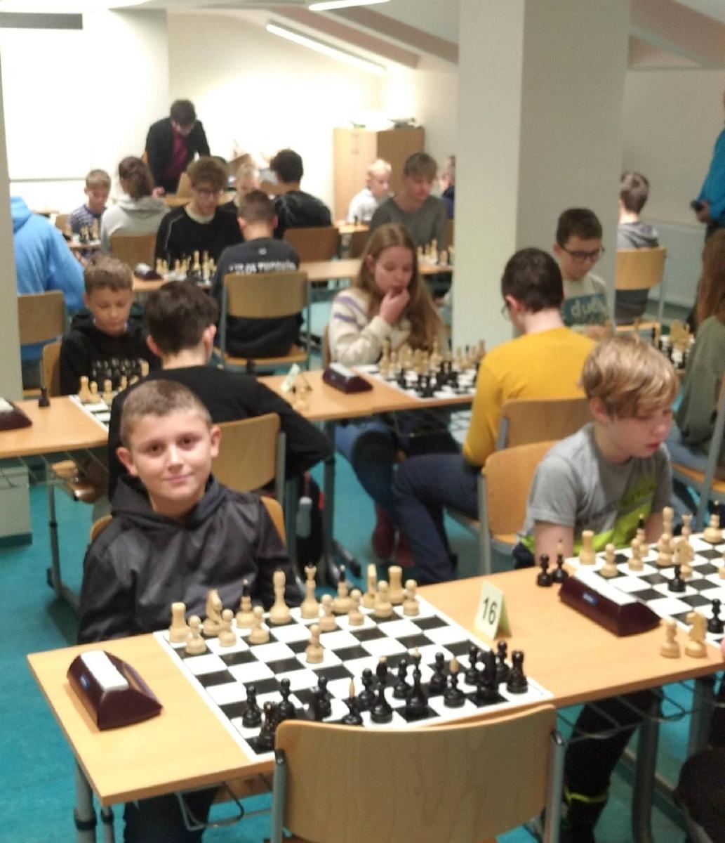 Zdjęcie w galerii na portalu naszraciborz.pl: Ekipa z Tworkowa na turnieju szachowym w Czechach wiadomości z regionu