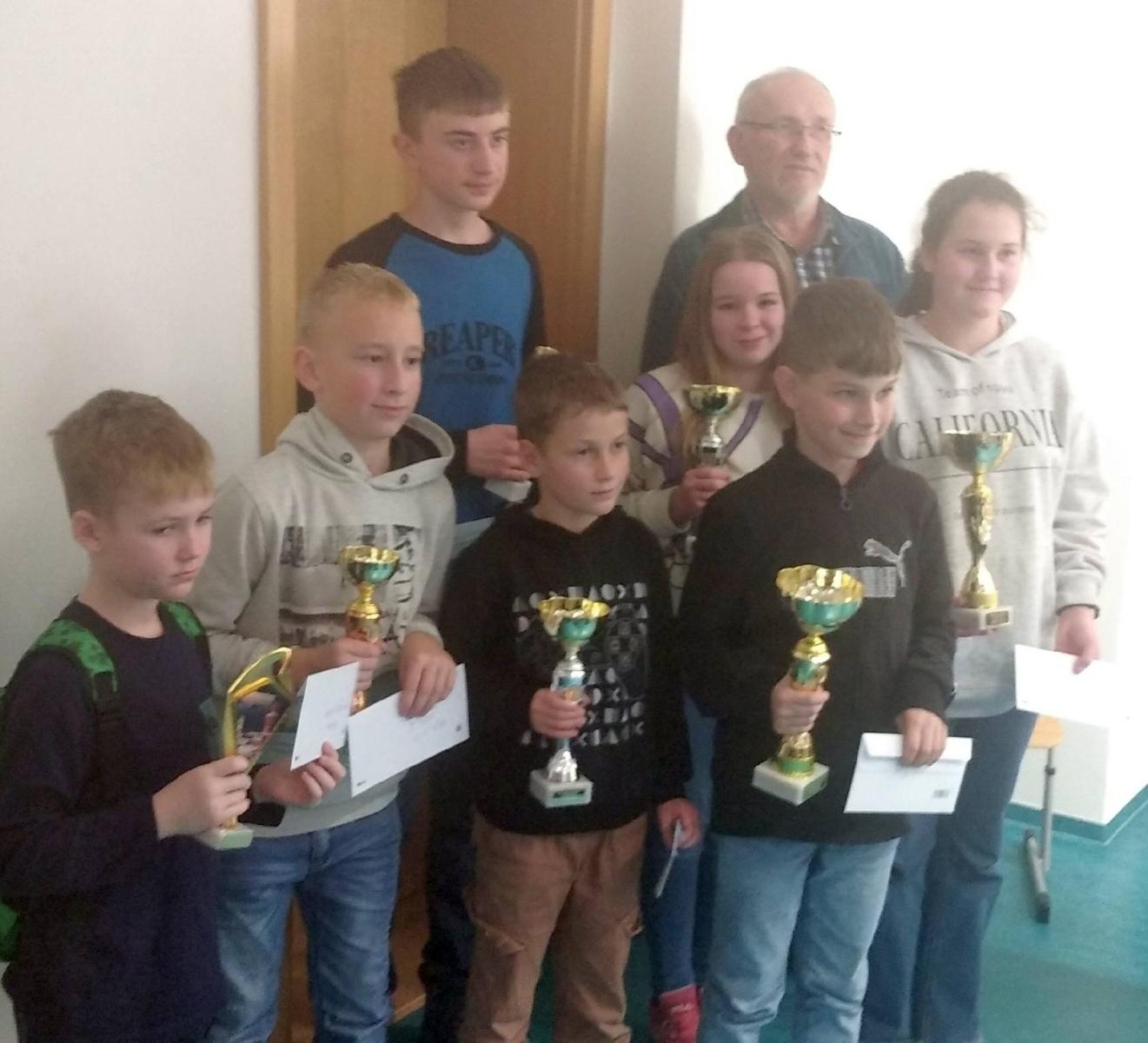 Zdjęcie w galerii na portalu naszraciborz.pl: Ekipa z Tworkowa na turnieju szachowym w Czechach wiadomości z regionu