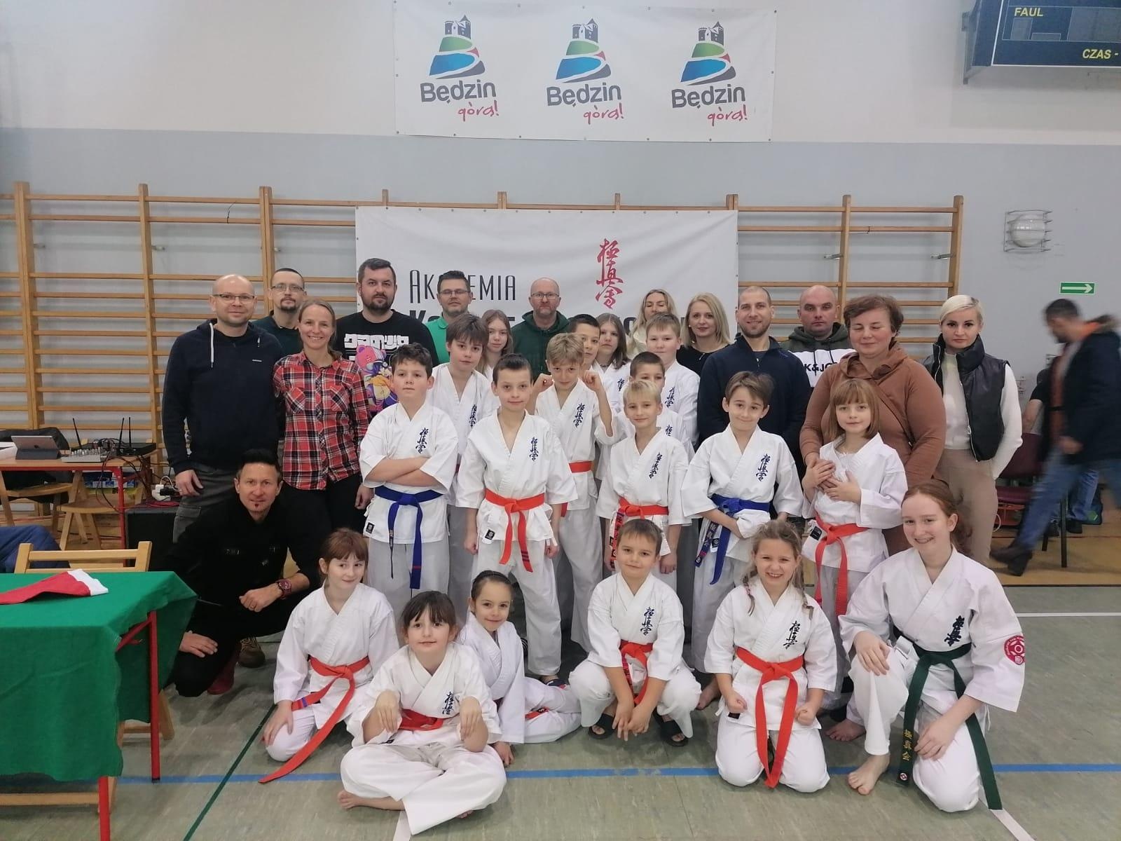 Zdjęcie w galerii na portalu naszraciborz.pl: Turniej mikołajkowy młodych raciborskich karateków wiadomości z regionu