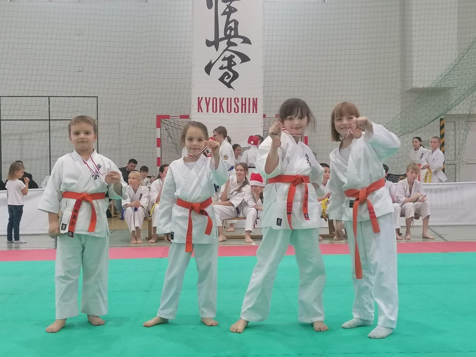 Zdjęcie w galerii na portalu naszraciborz.pl: Turniej mikołajkowy młodych raciborskich karateków wiadomości z regionu