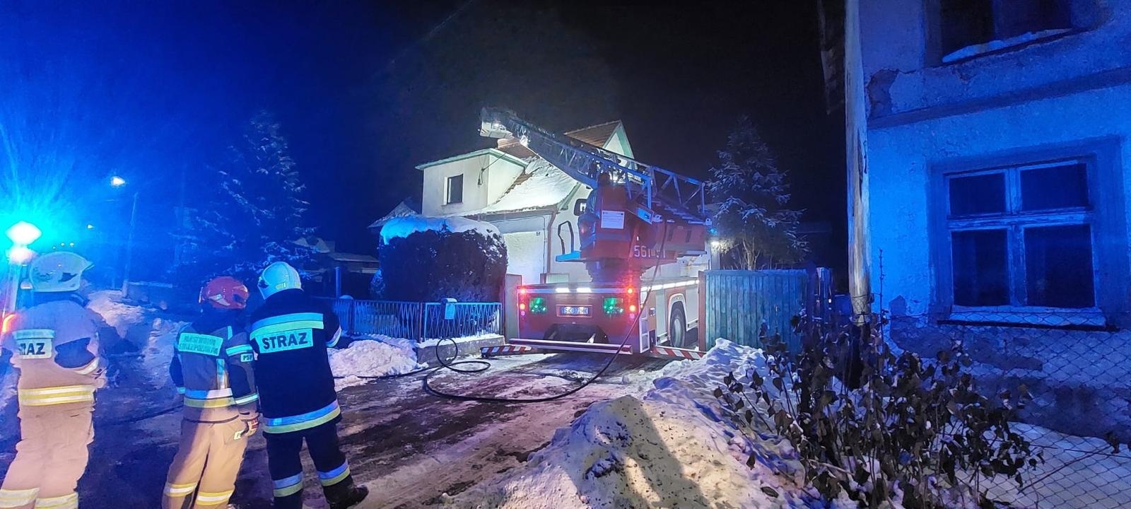 Zdjęcie w galerii na portalu naszraciborz.pl: Pożar sadzy w kominie w Makowie wiadomości z regionu