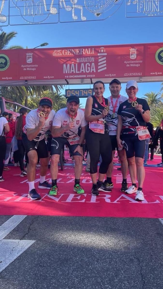 Zdjęcie w galerii na portalu naszraciborz.pl: Raciborzanie pobiegli na Generali Maraton Málaga wiadomości z regionu